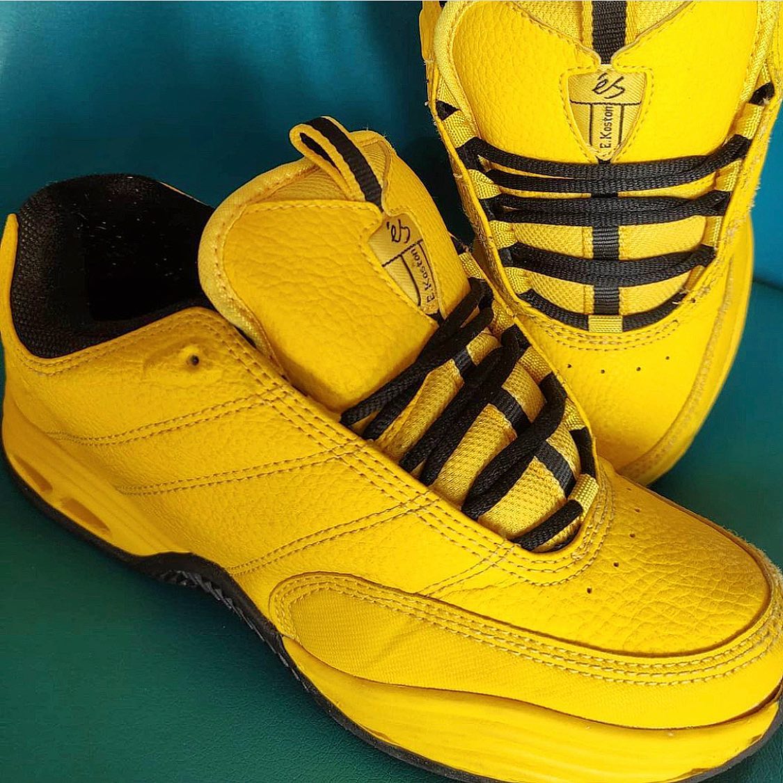 @isho3syou is selling théSe size 8.5 K3 bumblebees  Hit him up to cop, NOT US.  #esskateboarding #sk8shoewars