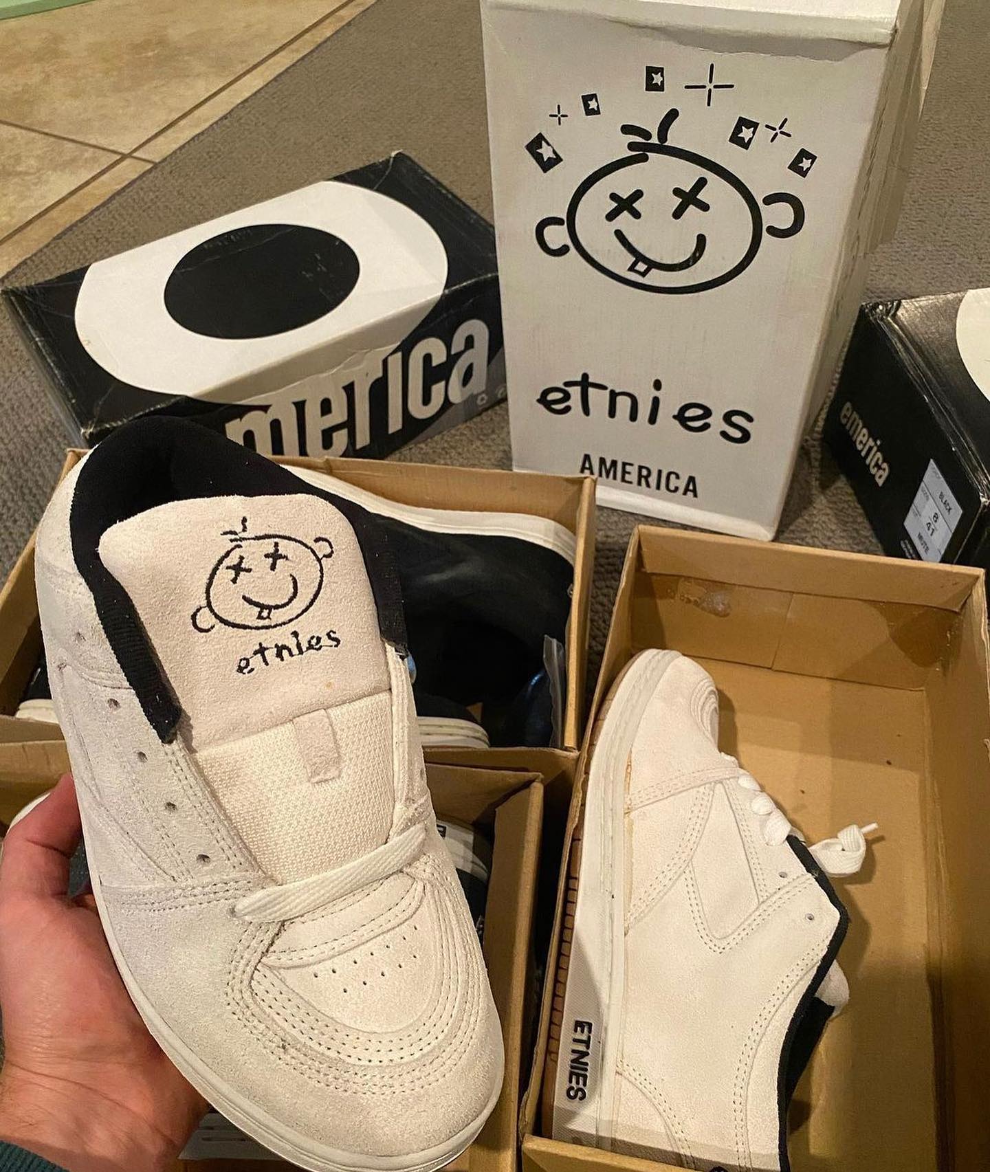 @sk8plug_ is selling some 1996 #etnies screw and #emerica mute.  Super rare to see these.  Hit him up to purchase, NOT CHOMPONKICKS.