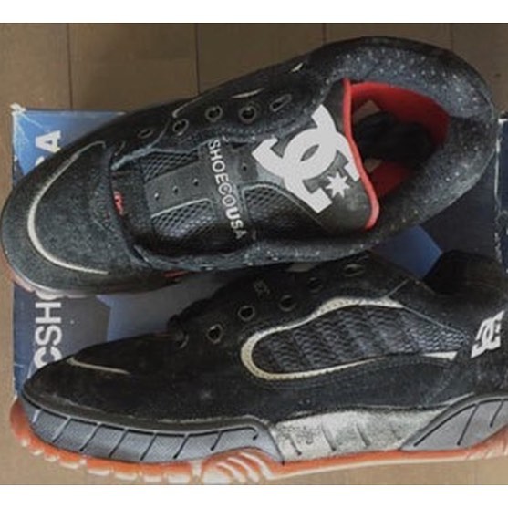 @youcameup is selling some brand new #dcshoes Rick Howard 1s size 8.5.  Hit him up to purchase.  #dcshoecousa #dcskateboarding #skatelife #sk8shoewars #skateboarding #thrasher #Girlskateboards #solesociety #solecollector #skateeverydamnday #kicksonfire #kickstagram #crailtap #rickhoward #tbt #throwbackthursday #shoeporn #shoesaddict #snkrhds #sneakerhead